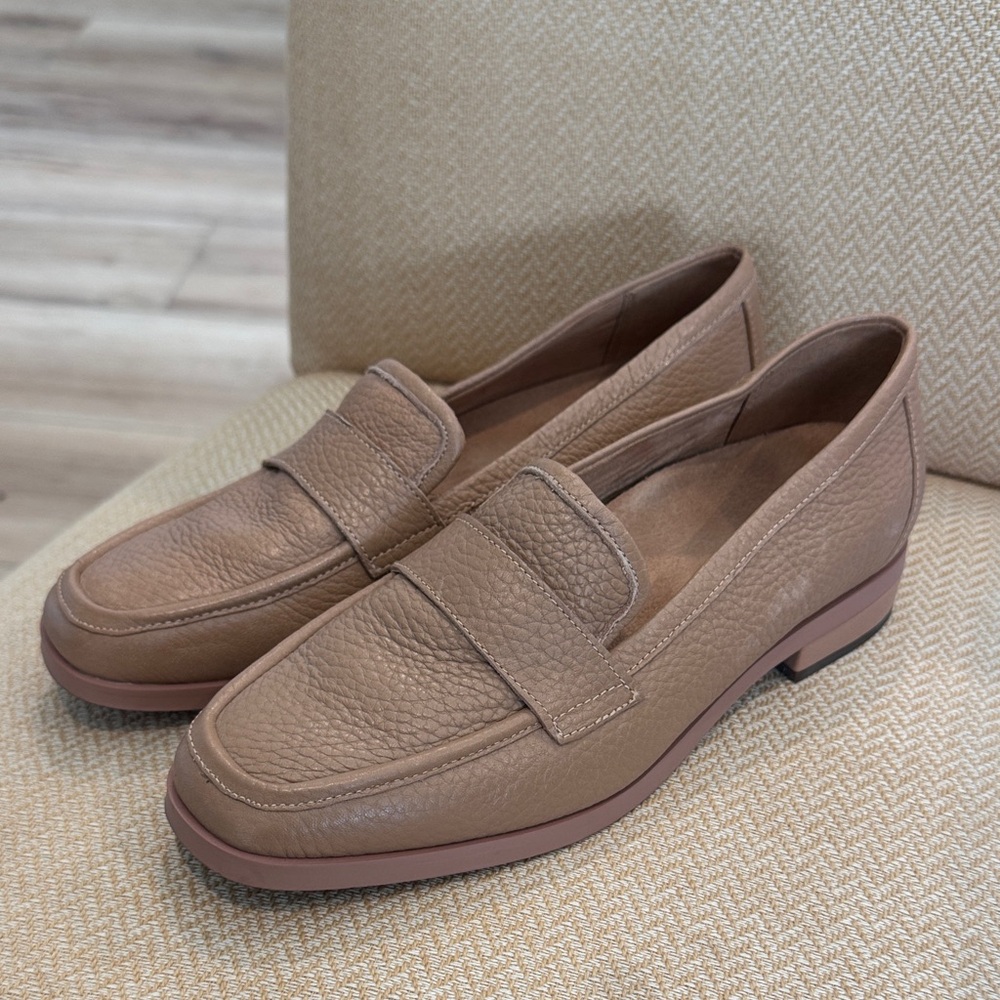Vionic Women's Classic Tan Loafers